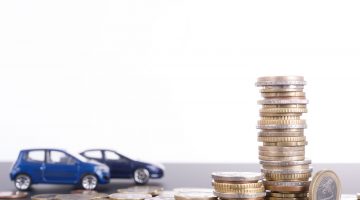 Die Höhe der monatlichen Raten des Autokredits ist von mehreren Faktoren abhängig.